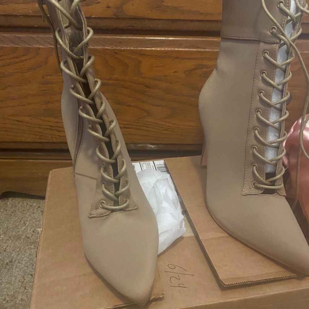 Shoes - Picture 14 of 16